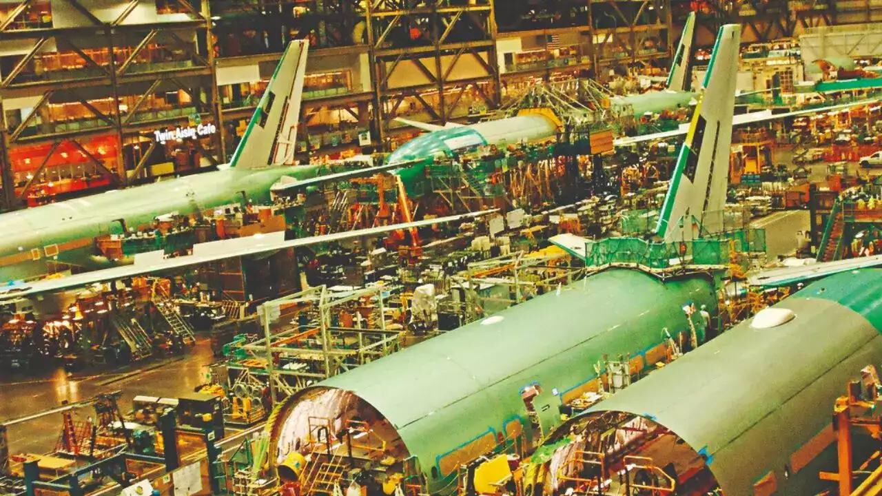 Boeing S Fuel Efficient Aircraft Order Creates Job Opportunities For